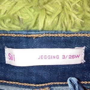 skinny, low waisted dark blue jeans